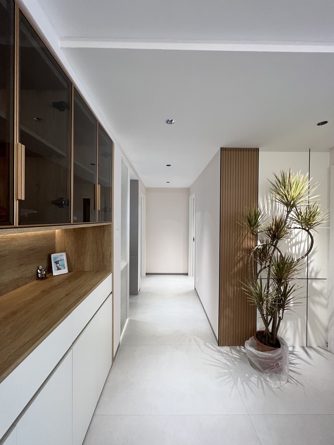 南寧二手房全拆裝修有哪些要注意？現(xiàn)代簡約-走廊