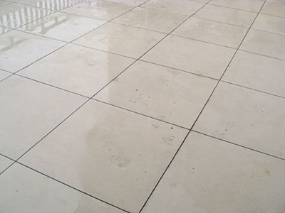 裝修百科解答 客廳地磚要不要留縫？