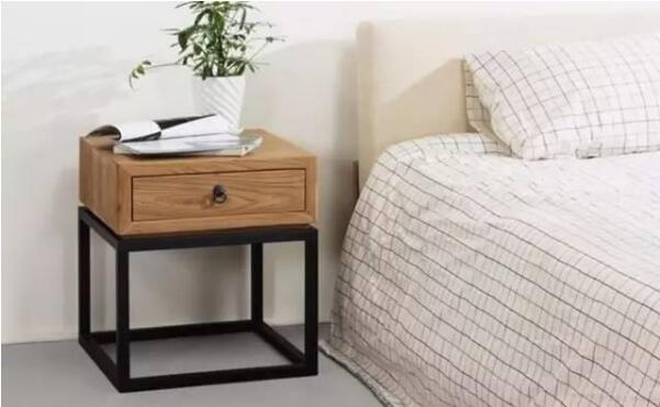 房子裝修完，買了床，床頭柜該如何選擇？