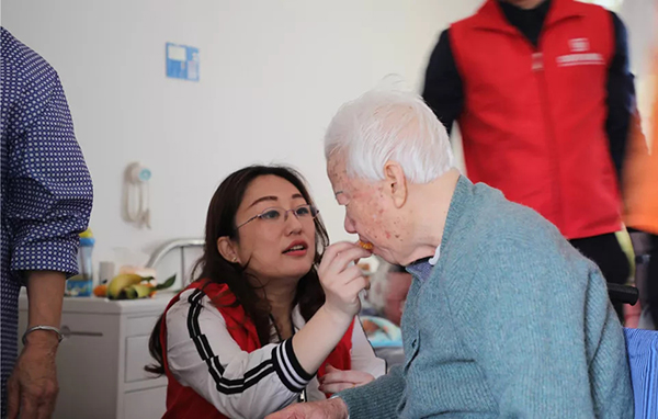 【先鋒引領(lǐng)，凝心聚力】三月學雷鋒，情暖敬老院